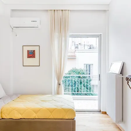 Koukaki With A Sunny Balcony, Near The Acropolis Athens